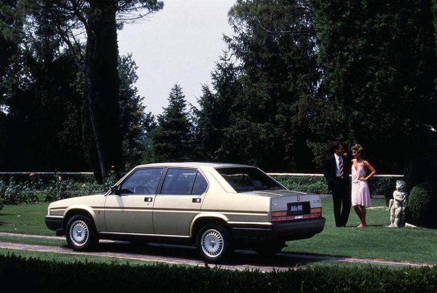 Alfa Romeo 90 (162A) 1984 года  (фото 5 из 25)